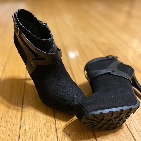 Guess Black ankle bootie - Picture 5 of 6